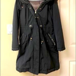 Winter coat Massimo Dutti. Black. Down filled. Water repellent. 2 zippers